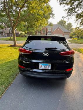 Black 2017 Hyundai TUCSON SE