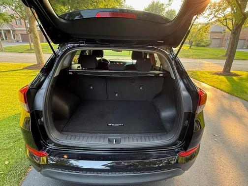 Black 2017 Hyundai TUCSON SE