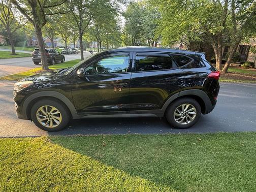 Black 2017 Hyundai TUCSON SE
