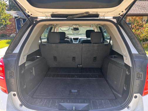 White 2017 Chevrolet Equinox LS