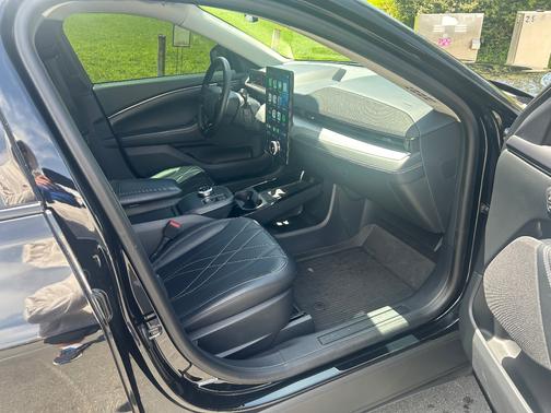 Black 2022 Ford Mustang Mach-E Select