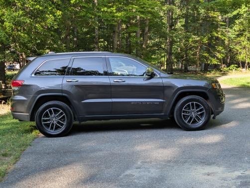 Gray 2018 Jeep Grand Cherokee Limited
