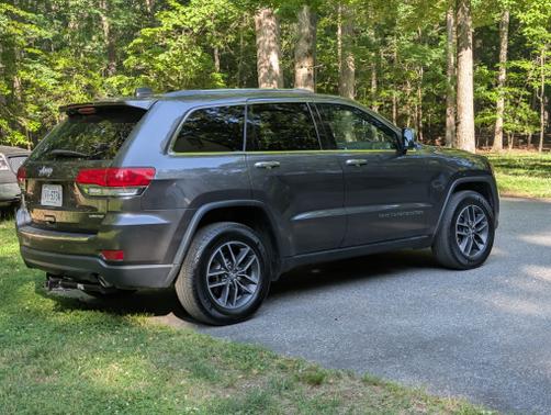 Gray 2018 Jeep Grand Cherokee Limited