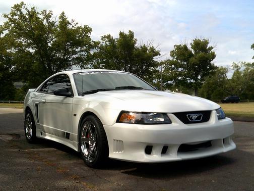 White 2002 Ford Mustang GT