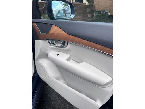 2021 Volvo XC90 Recharge Plug-In Hybrid T8 Inscription Expression 7 Passenger