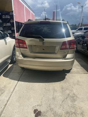 Gold 2010 Dodge Journey SXT