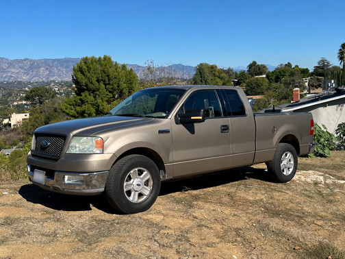 Beige 2004 Ford F-150 XLT SuperCab