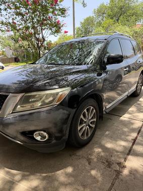Black 2016 Nissan Pathfinder SL