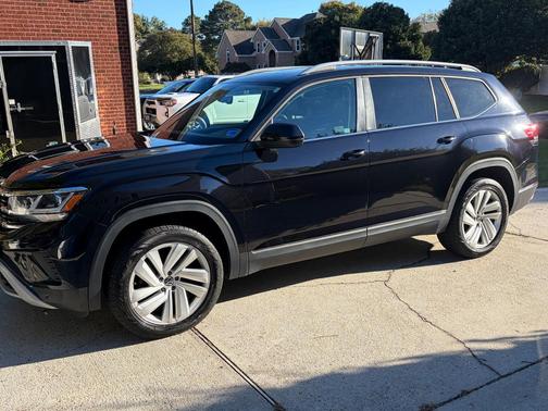 Black 2021 Volkswagen Atlas 3.6L SEL