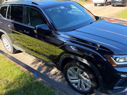 Black 2021 Volkswagen Atlas 3.6L SEL