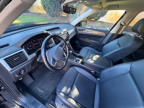 Black 2021 Volkswagen Atlas 3.6L SEL