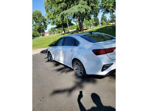 White 2019 Kia Forte EX