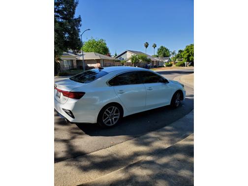 White 2019 Kia Forte EX