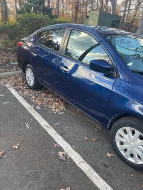 Blue 2018 Nissan Versa 1.6 SV