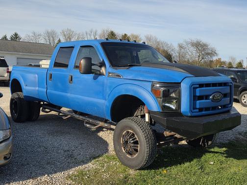 Blue 2004 Ford F-350 Lariat Crew Cab Super Duty