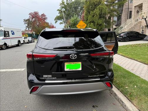 Black 2021 Toyota Highlander Platinum
