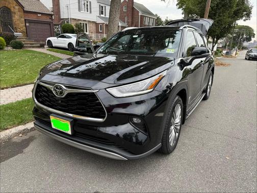 Black 2021 Toyota Highlander Platinum