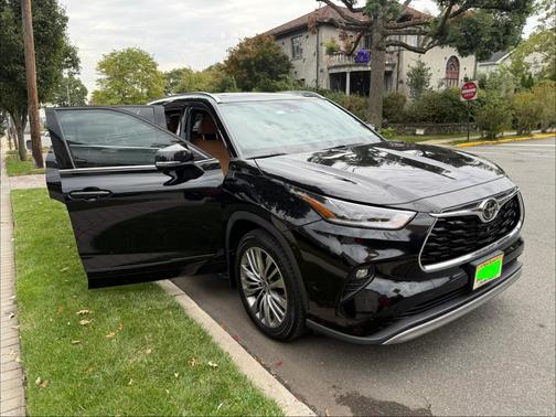 Black 2021 Toyota Highlander Platinum