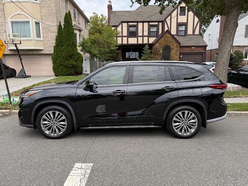 Black 2021 Toyota Highlander Platinum