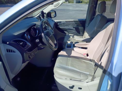 2013 Chrysler Town & Country Touring