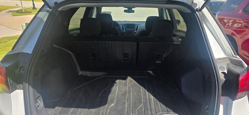White 2022 Chevrolet Equinox LS