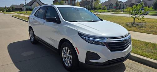 White 2022 Chevrolet Equinox LS