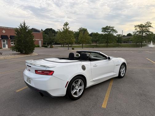 White 2018 Chevrolet Camaro 1LT
