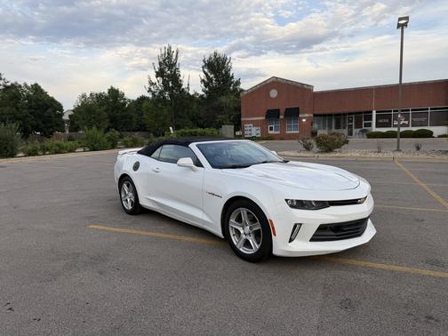 White 2018 Chevrolet Camaro 1LT