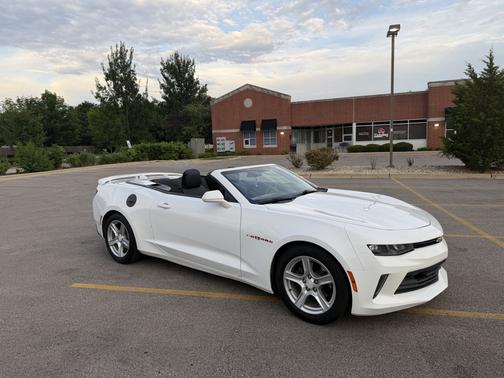 White 2018 Chevrolet Camaro 1LT