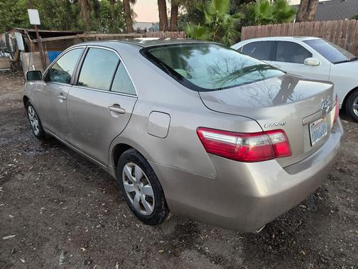Gold 2007 Toyota Camry LE V6