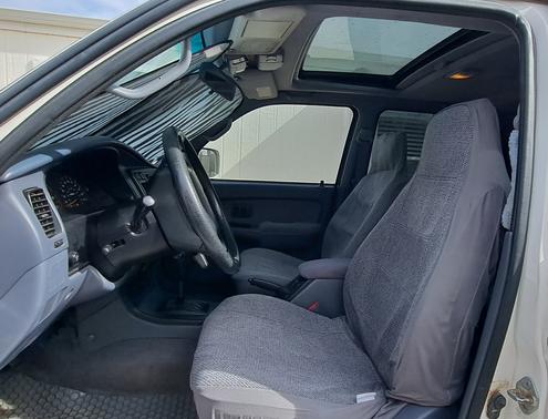 White 1998 Toyota 4Runner SR5