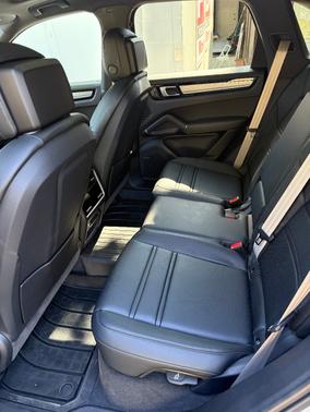 2023 Porsche Cayenne Cayenne Platinum Edition