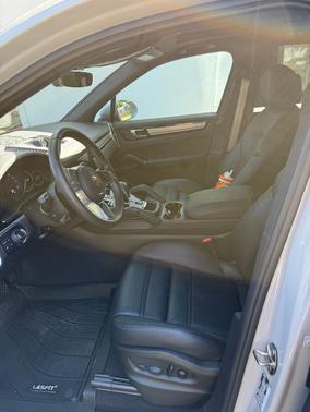 2023 Porsche Cayenne Cayenne Platinum Edition