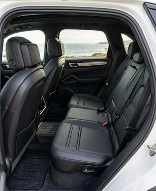 2023 Porsche Cayenne Cayenne Platinum Edition