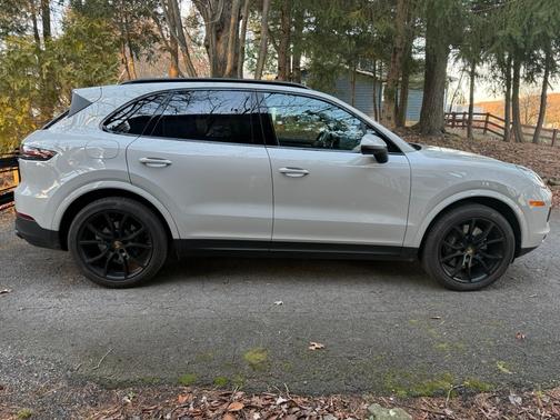 2023 Porsche Cayenne Cayenne Platinum Edition