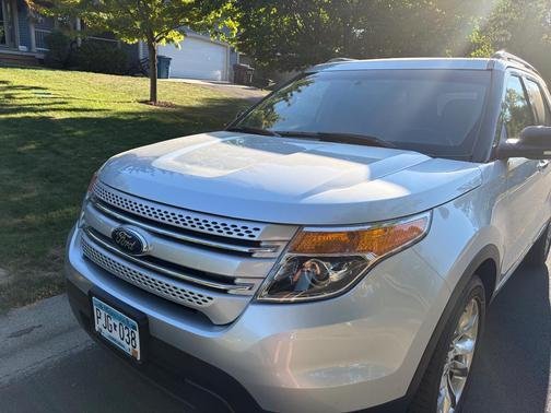 Silver 2014 Ford Explorer XLT
