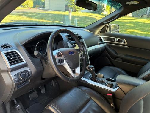 Silver 2014 Ford Explorer XLT