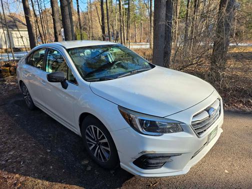 White 2019 Subaru Legacy 2.5i