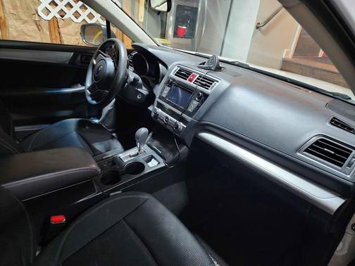 White 2019 Subaru Legacy 2.5i