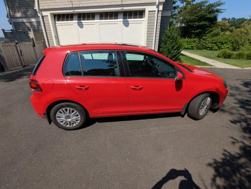 2010 Volkswagen Golf 4-Door
