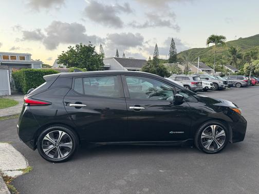 Black 2018 Nissan Leaf SV