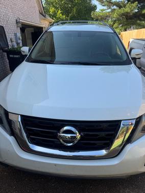 White 2018 Nissan Pathfinder SL