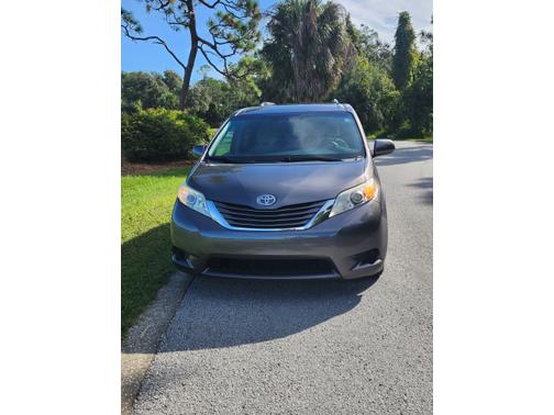 2017 Toyota Sienna LE