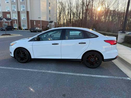 White 2015 Ford Focus SE