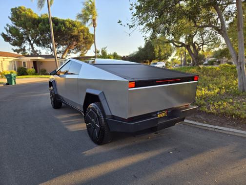 2024 Tesla Cybertruck AWD