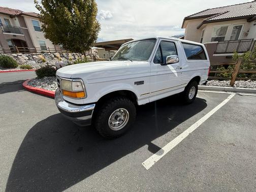 White 1995 Ford Bronco XLT