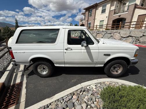 White 1995 Ford Bronco XLT