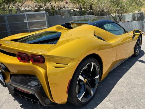 2024 Ferrari SF90 Spider Base