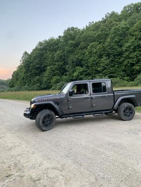 Gray 2022 Jeep Gladiator Mojave