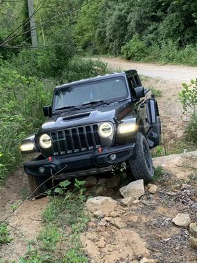 Gray 2022 Jeep Gladiator Mojave